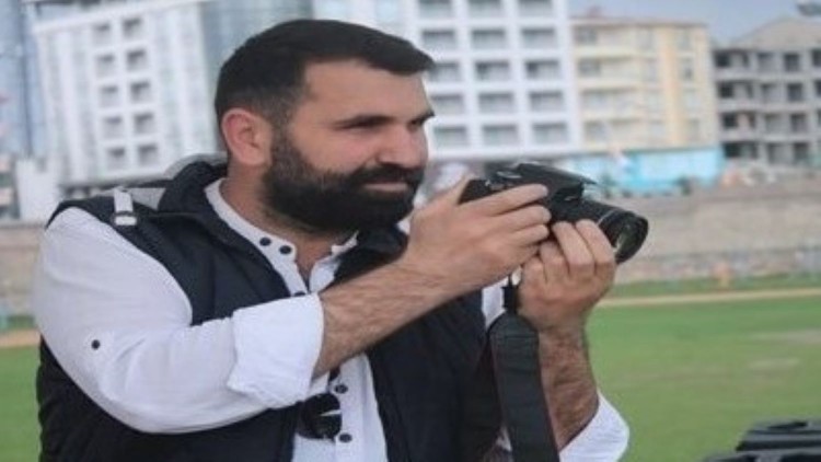 Azad Özkahraman: Serbest gazetecilik için çevrenizin olması lazım