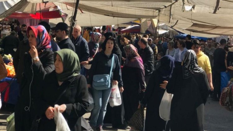 Baharı fırsat bilen Üsküdarlılar pazara koştu