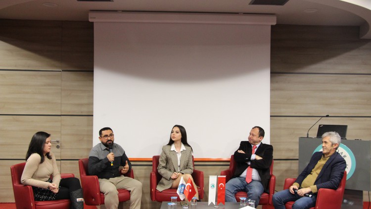 10 Ocak panelinde gazetecilerin güncel sorunları konuşuldu