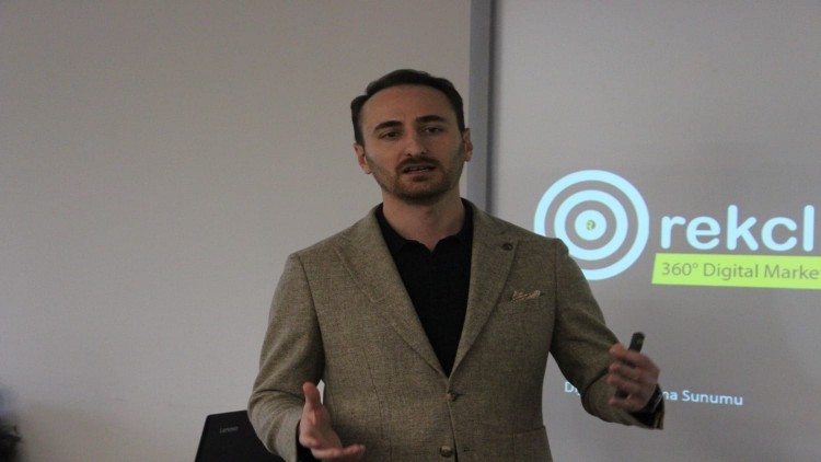 “Dijital Pazarlamanın geleceği yapay zekâda gizli”