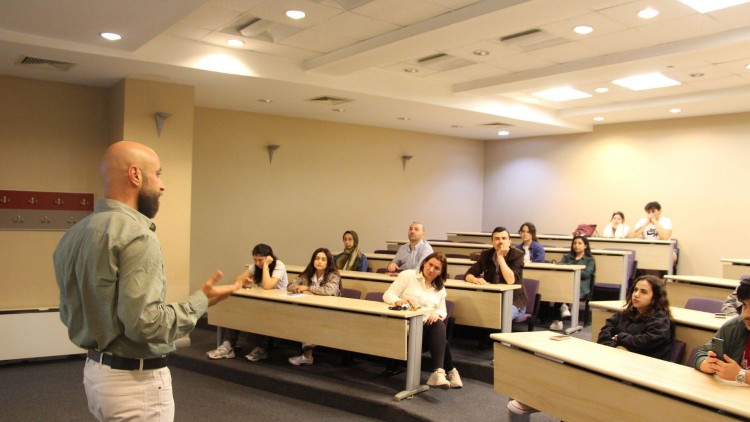 Dijital reklam dünyasının dinamikleri Üsküdar İletişim'de konuşuldu