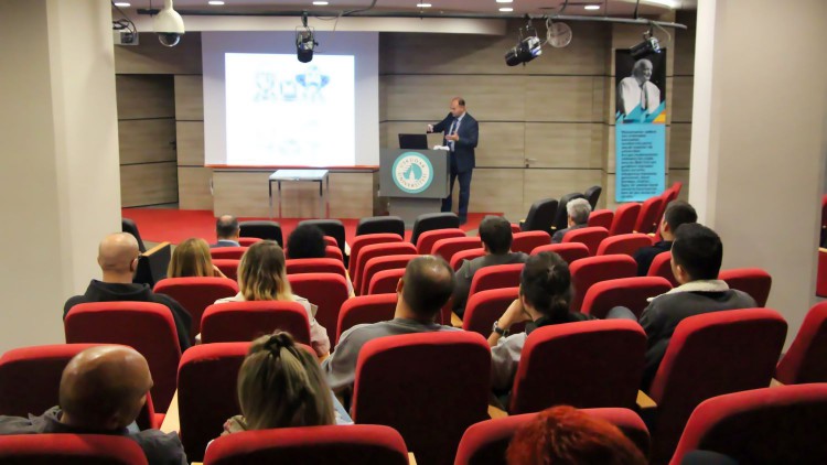 Fakülte seminerinde çizgi film animasyonu konuşuldu