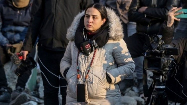 Gazeteci Buse Deviren: Bir keresinde 12 saat yayında kaldım