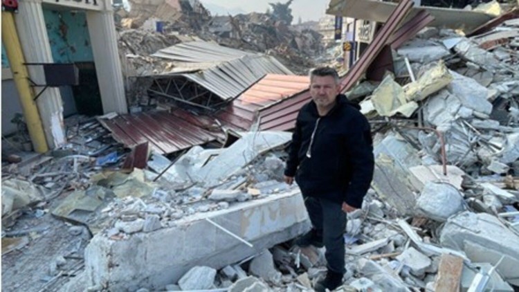 Gazeteci İsmail Umut Arabacı: Depremde kendini öne çıkarmayı seven gazeteciler vardı