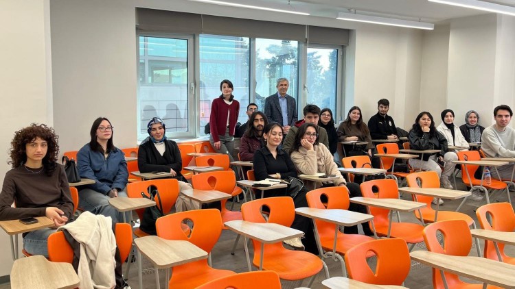 Gazetecilik öğrencileri yapay zekâya ihtiyatlı iyimserlikle yaklaşıyor