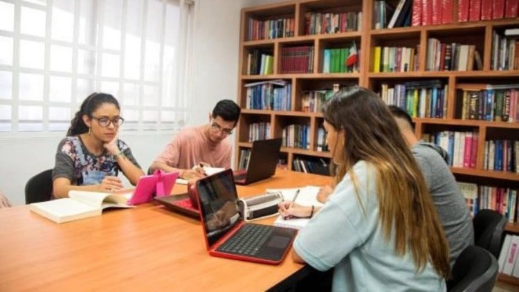 Generation Z is still reading in the digital era