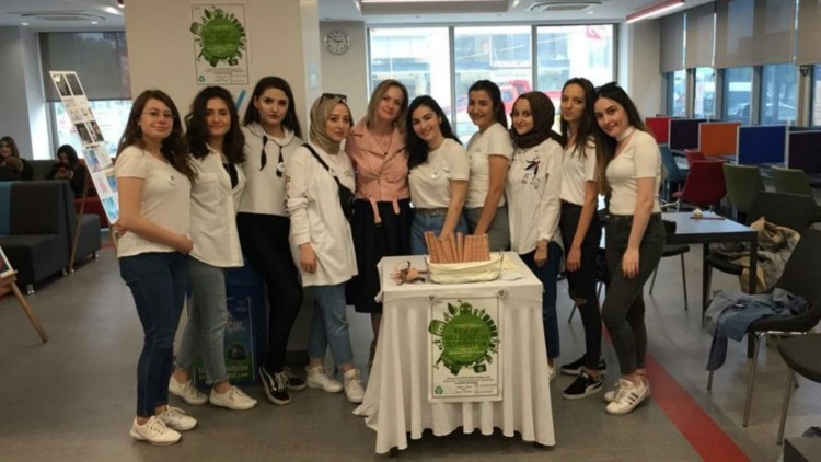 Halkla İlişkiler öğrencilerinden renkli kampanya