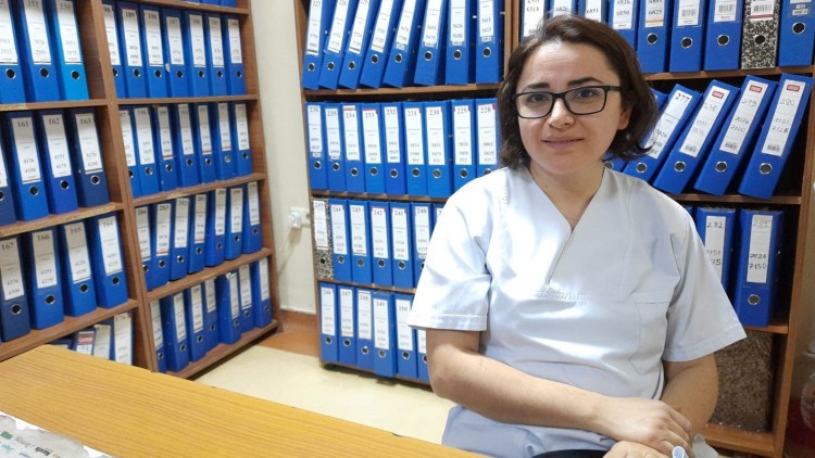 Hemşire Aslı Arslan Altın: Aşı olarak bu virüsle tanışmak en doğrusu