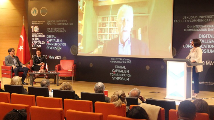 İkinci  davetli konuşmacılar oturumunda iletişim teknolojileri ve dijital kapitalizm konuşuldu