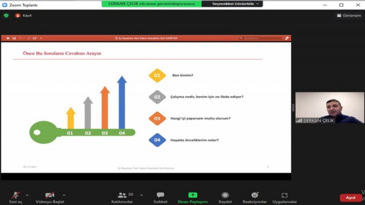 İnsan kaynakları yöneticisi Serkan Çelik öğrencilere kariyer tavsiyelerinde bulundu