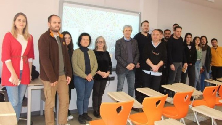 İtalyan gazeteci-akademisyen Maria Teresa Carbone Üsküdar İletişim'de kültür gazeteciliğini anlattı