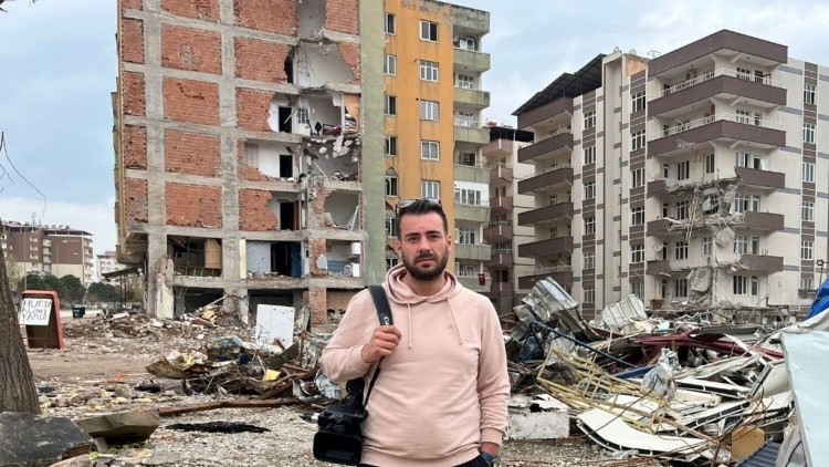 Kameraman Mehmet Onur: Deprem bölgesindeki binaların arasından geçme hissinin tarifi yok