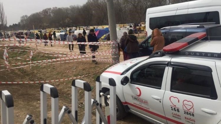 Kapıların bir gün açılacağına dair umut onları sınırda tutuyordu