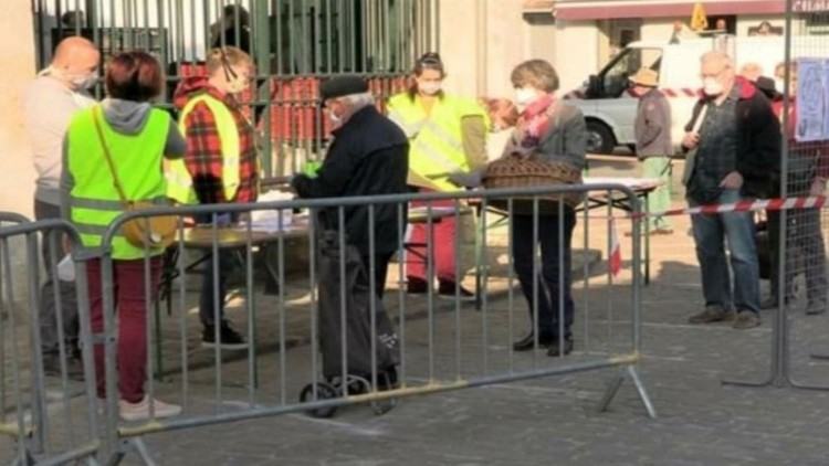 Kovid-19, Fransa’da hayatı olumsuz etkilemeye devam ediyor