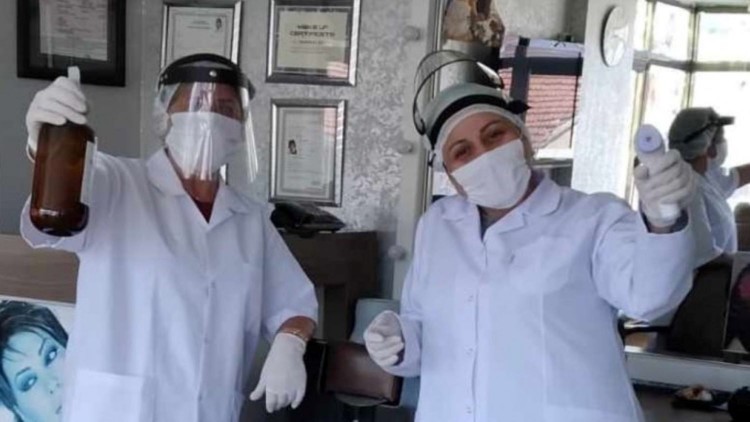 Kuaför dükkanları Koronavirüs önlemleriyle açıldı