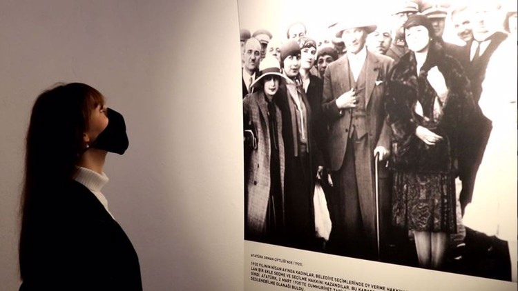 Kültür İnsanı Atatürk fotoğraf sergisi ziyaretçilerini ağırladı