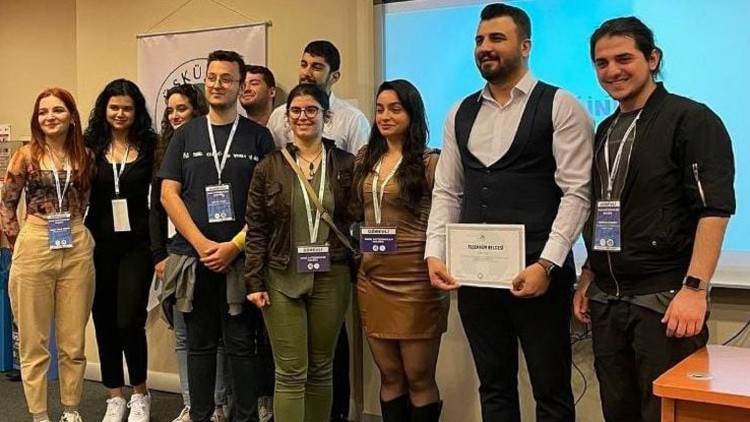 Mert Arı genç iletişimcilerle buluştu