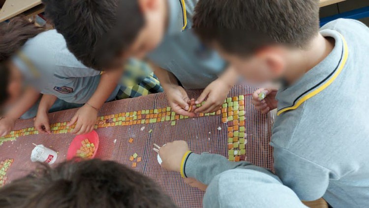 Öğretmen Elif Koç: Mozaik ve ebru gibi sanatlar ilkokul müfredatında yer almalı