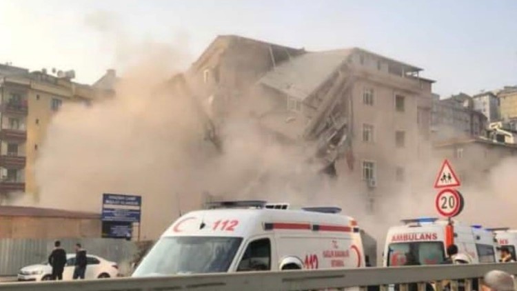 Öğrenci yurdu önce boşaltıldı sonra yıkıldı