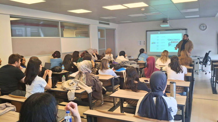 Onur Tüylüoğlu Reklam Atölyesi’nin ilk konuğu oldu