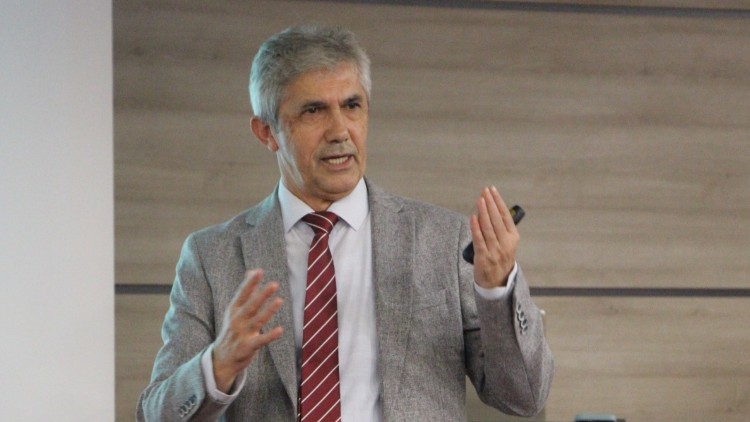 Prof. Dr. Süleyman İrvan: “Yapay zekâyı doğruluk, dürüstlük ve zarar vermeme ilkeleri çerçevesinde kullanmalıyız”