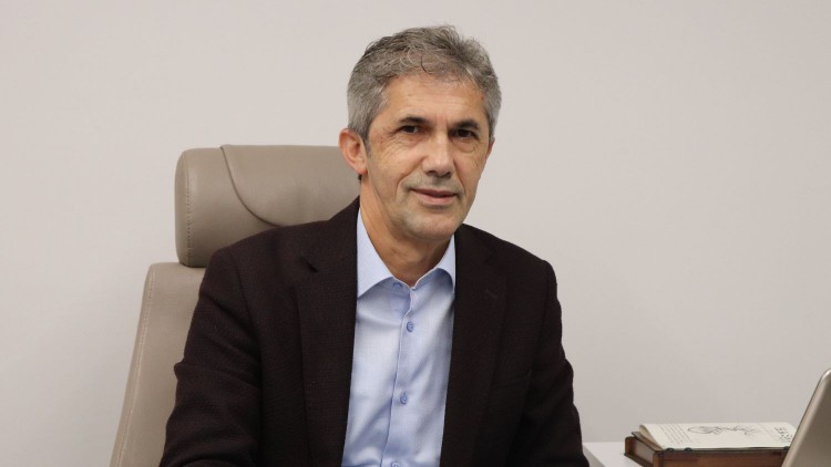 Prof.Dr. Süleyman İrvan: “Yalan haberle mücadelede medya okuryazarlığı şart”