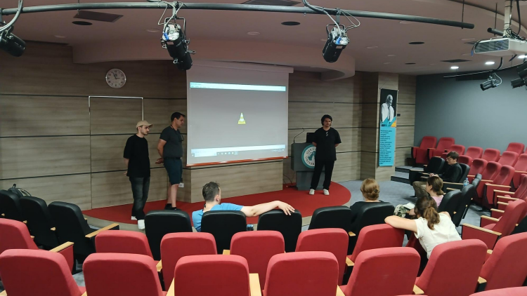 Radyo, Televizyon ve Sinema öğrencileri mezuniyet projelerini jüri önünde sundu