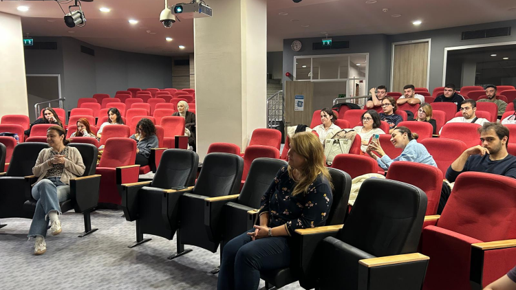 Radyo, Televizyon ve Sinema öğrencileri, mezunların proje sunumlarında buluştu