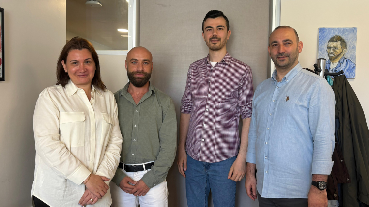 Üsküdar İletişim mezunu Emirhan Topçu, Reklamcılık Bölümü'ne dış paydaş olarak döndü
