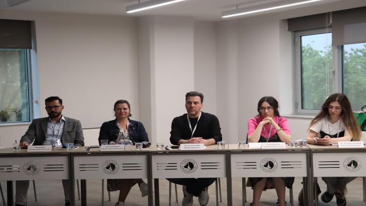 Sempozyumun 10. oturumunda dijital medya, toplum ve siyaset konuları ele alındı