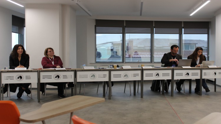 Sempozyumun 16. oturumunda medya endüstrisi, dijital emek ve ekonomi politik konuları ele alındı