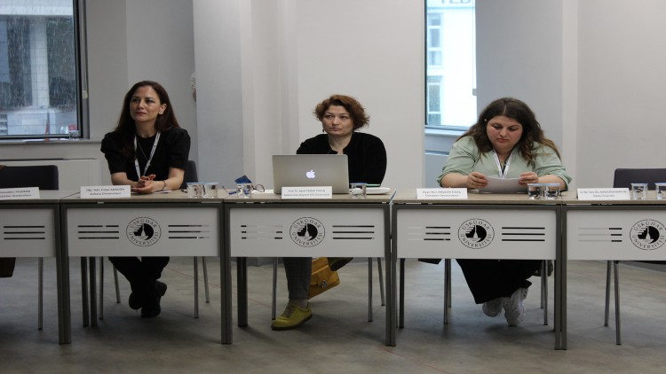 Sempozyumun 21. oturumunda sosyal medya ve toplum konuları irdelendi