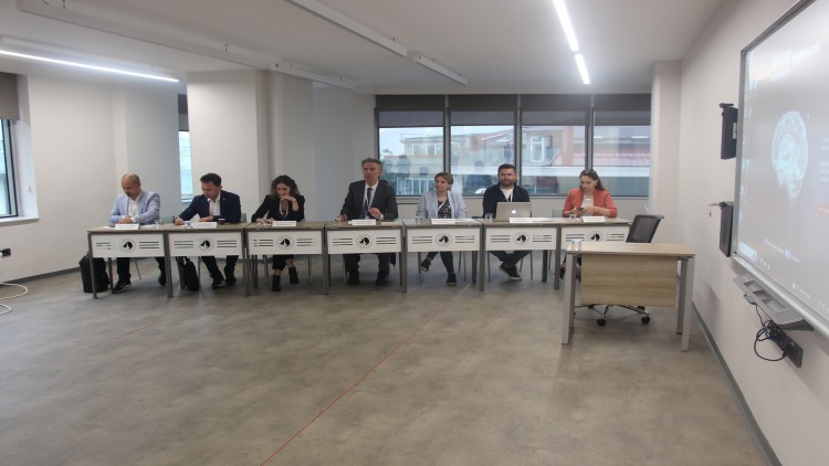 Sempozyumun 24. oturumunda dijital kapitalizm, tüketim kültürü ve medya konuları ele alındı