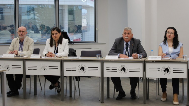 Sempozyumun 5. oturumunda yeni medya ve gazeteciliğin dönüşümü ele alındı