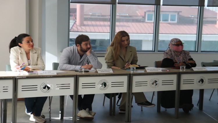 Sempozyumun 8. oturumunda siyaset, iletişim ve dijitalleşme konuları ele alındı