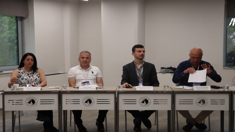 Sempozyumun 9. oturumunda bilgi paylaşımından veri sömürgeciliğine dijitalleşme biçimleri ele alındı