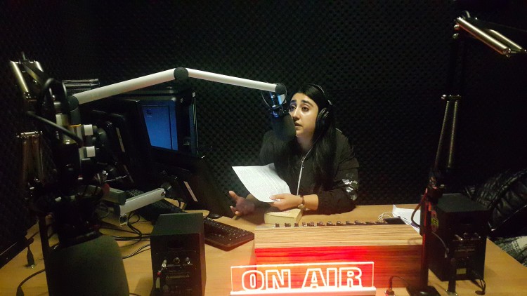 Sinema sevgisini radyoda yaşatıyorlar