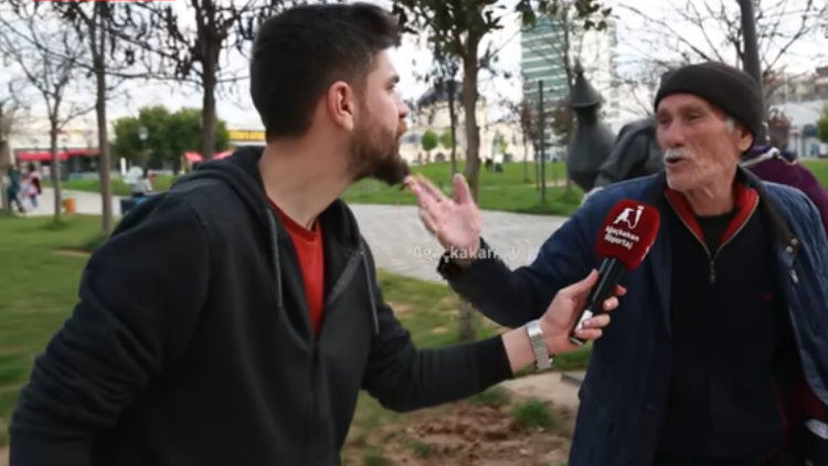 Sokak röportajcısı İbrahim Şık: Yoldan geçen herkese mikrofon uzatırım