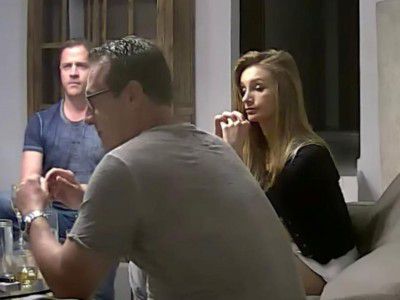 İbiza Skandalı sonrasında hükümet düştü.

Geçtiğimiz aylarda Avusturya Medyası basta olmak üzere Dünya medyası siyasi olarak büyük bir skandal ile