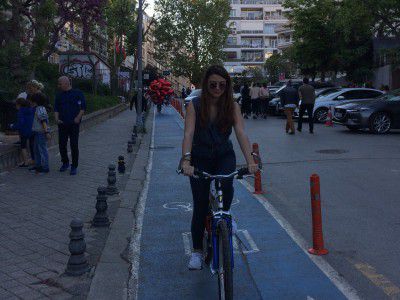 Yaşadığımız şehirler genellikle motorlu araçlar için tasarlanmış durumda, bisikletler için yapılmış yollar yok.