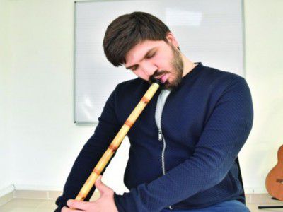 Vivonya Sanat Müzik Kursu’nun kurucusu müzisyen Melikşah Atar ile Türkiye’de çocuklara verilen temel müzik eğitimini konuştuk.