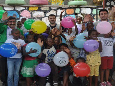 Dünyadaki yetim çocuklar ve yetim çocuklara yardım.