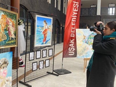 Uşak'ta çalışan kadın gazeteci Ece Yıldırım ile konuştuk.