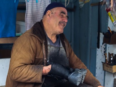 Ayakkabı boyacısı ile mesleği konuştuk.