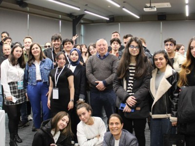 Genç İletişimciler Üsküdar Üniversitesi’nde medya ve pazarlamayı konuştu