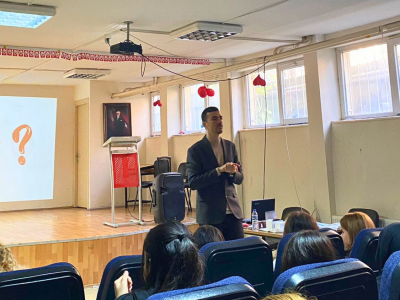 Gençlere teknolojiyi doğru kullanmanın yolları anlatıldı