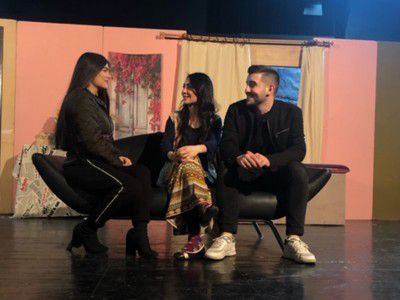 Üsküdar Üniversitesi İletişim Fakültesi Dr. Öğretim Üyesi Aylin Tutgun Ünal'ın oyuncusu olduğu 'Kızma Birader' Kadıköy Duru Tiyatro'da.