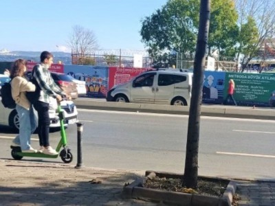 Trafiğin kural tanımayan scooter sürücüleri