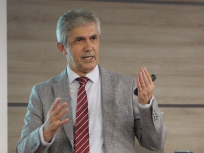 Prof. Dr. Süleyman İrvan: “Yapay zekâyı doğruluk, dürüstlük ve zarar vermeme ilkeleriyle kullanmalıyız”