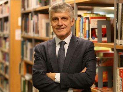 Prof.Dr. Tayfun Uzbay: “Eczacılar kendi başlarına kaldılar”